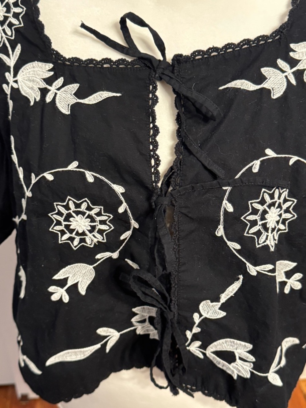 Jennifer & Grace 100% Cotton Black Embroidered Tie-Front Cropped Floral Boho Top - Picture 3 of 7